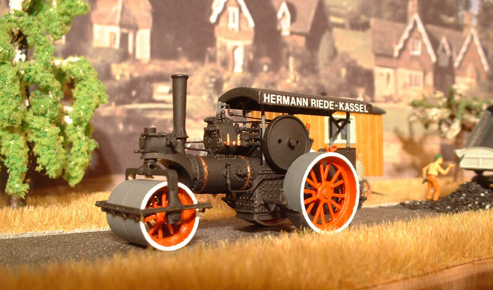 Henschel Dampfwalze bei der Arbeit